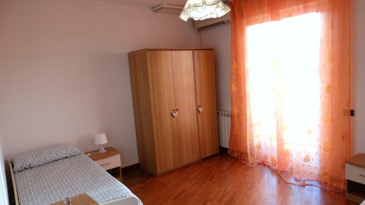 Supercasona Pratica Villa Sarzana Luaran gambar